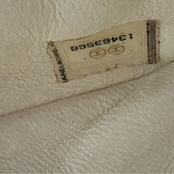 AUTHENTIC Chanel 2.55 reissue 227 White - Picture 9 of 11